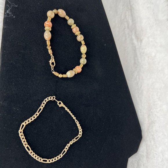 2 Women Bracelets Beaded and Chain Gold Tone Jewelry - Picture 4 of 10